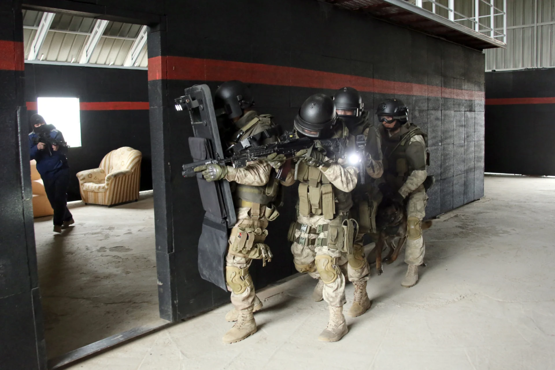 Mobile transformable shooting range