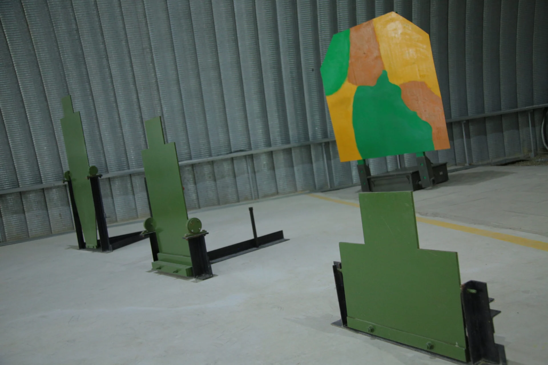 Portable firing range equipment (radio-controlled)