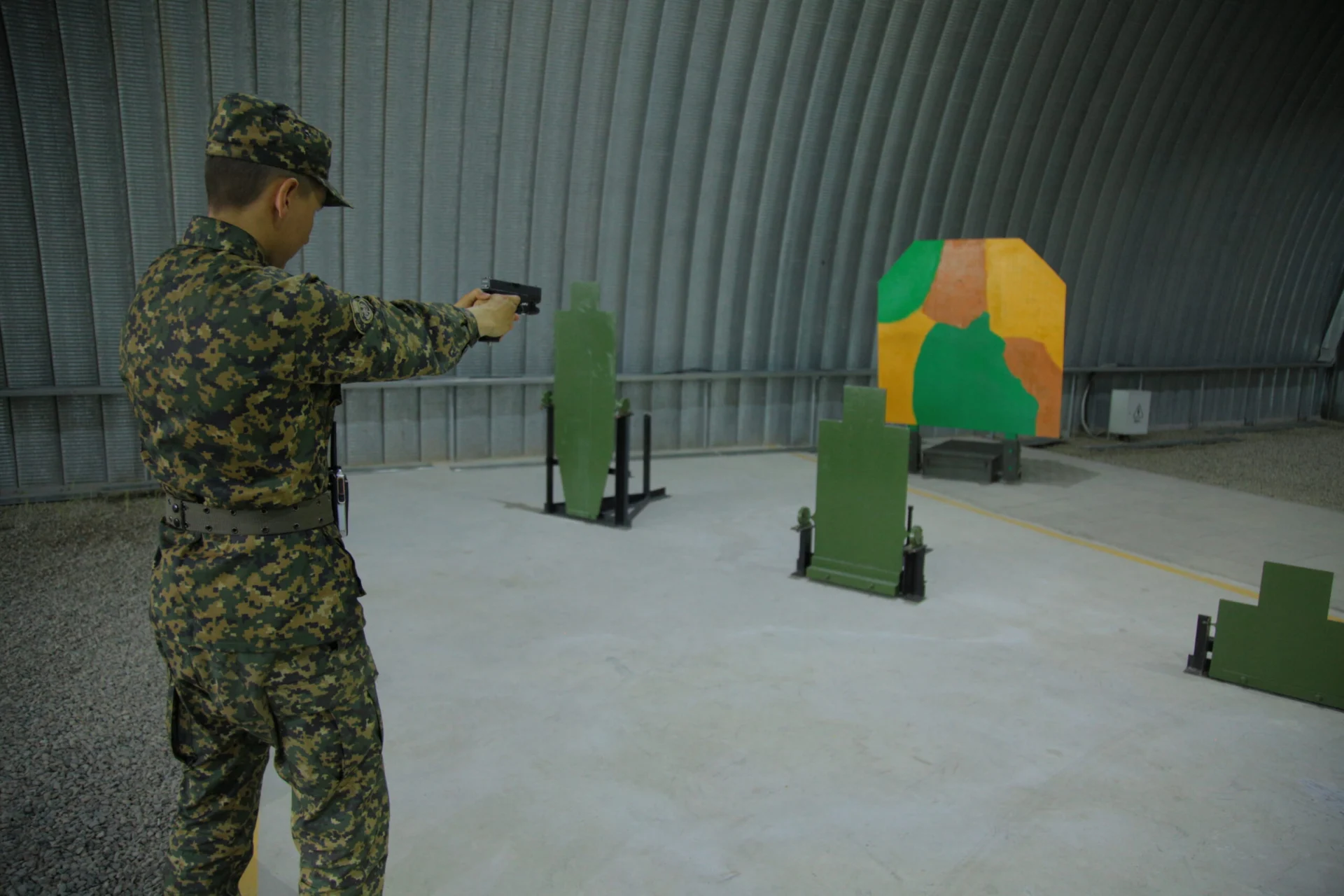 Portable firing range equipment (radio-controlled)